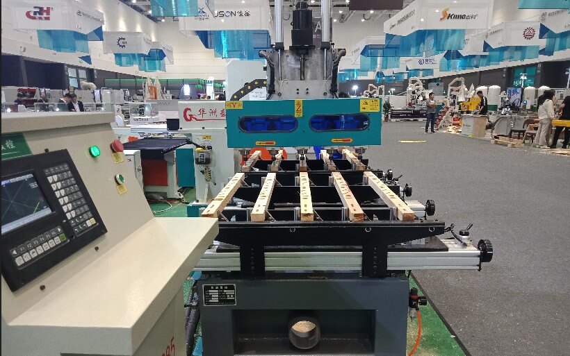 前后雙工位五軸數控榫槽機